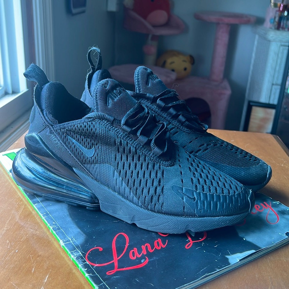 size 8.5 black nike air max 270